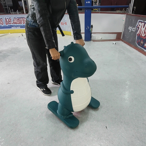 Attrezzature esclusive per la pista per il <span class=keywords><strong>ghiaccio</strong></span> nell'arena HDPE aiuto per la formazione per principianti per adulti e bambini dinosauro universale amico assistente per pattini sul <span class=keywords><strong>ghiaccio</strong></span> - Product Image 1