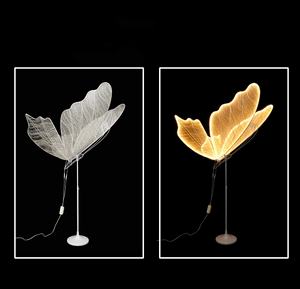 Nouveaux accessoires populaires : Ailes de papillon géantes bicolores pour la décoration de scène d'hôtel, éclairage romantique pour mariage - Product Image 2