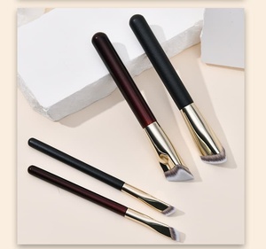 Brocha Plana en Forma <span class=keywords><strong>de</strong></span> Corazón <span class=keywords><strong>de</strong></span> Pelo Sintético Suave <span class=keywords><strong>de</strong></span> Marca Privada Lilywild, <span class=keywords><strong>de</strong></span> Alta Densidad, para Base y <span class=keywords><strong>Corrector</strong></span> Facial, con Mango <span class=keywords><strong>de</strong></span> Madera, Acabado Impecable - Product Image 2