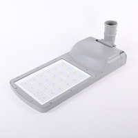 Application multi-scénarios Luminosité de couleur personnalisée 150W Lampadaire LED dimmable photocellule éclairage public extérieur