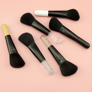 Marque privée Vegan Eco Voyage Portable Contour Angle Brosse Maquillage Petit Noir En Bois Clair Manche Unique Mini <span class=keywords><strong>Blush</strong></span> Brosse - Product Image 3