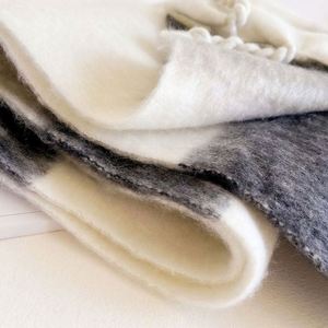 Bufanda Larga Gruesa de Imitación de Cachemira a Rayas con Borlas, Diseño Nuevo y de Alta Calidad, para Mujer, Estilo Lujoso para Invierno - Product Image 4