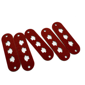 Feuille d'isolation en mica rouge à trous traversants pour applications à haute température - Product Image 5