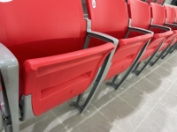 Chaises pliantes de stade en plastique résistantes aux UV et aux décolorations, faciles à nettoyer, pour événements sportifs scolaires, extérieurs et lieux publics – Vente directe usine