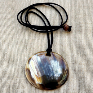 Colgante de Cuerno de Búfalo de la Mejor Calidad, Hecho a Mano, Joyería Tribal Natural, Acabado Pulido, Pieza Única de Moda - Product Image 1