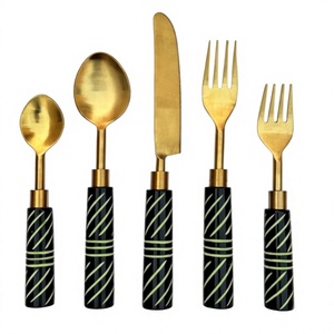 Juego de cubiertos de diseño moderno, de acero inoxidable, chapado en oro, con mango de resina, cuchara, tenedor y cuchillo, duradero, para decoración del hogar, utensilios de cocina. - Product Image 1