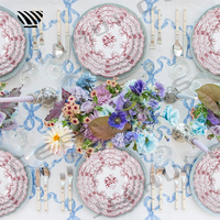 Ensemble de vaisselle en porcelaine romantique à motifs floraux rouges complexes pour les célébrations de mariage enchanteresses