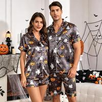 Ventes en gros de pyjamas en satin pour couples à l'occasion d'Halloween, imprimés fantômes et citrouilles, pyjamas à manches courtes avec boutons