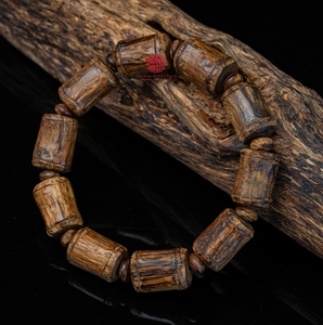 Pulsera de Agarwood de Bambú Raro y Exclusivo, Cuentas de Madera de Oud Natural Hechas a Mano, Joyería de Madera Aromática 18.3g - Product Image 1