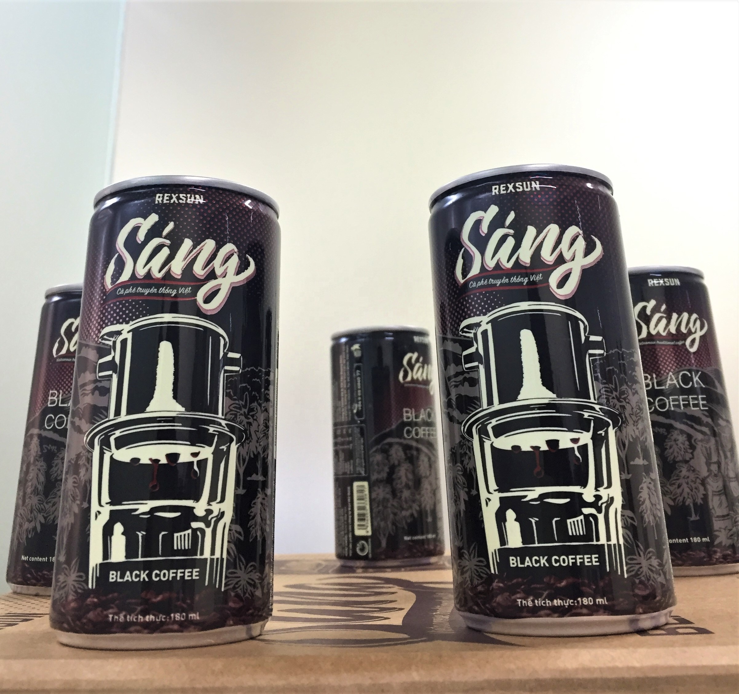 Вьетнамский традиционный кофейно-консервированный черный кофе с небольшой сладостью