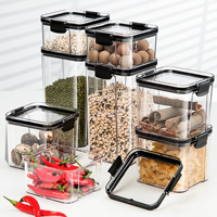 Organisateur de garde-manger de cuisine en plastique transparent hermétique avec couvercles pour la farine, le sucre et les céréales.