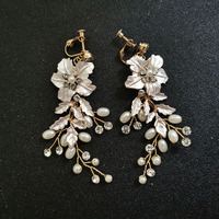 Boucles d'oreilles pendantes de mariée SLBRIDAL faites à la main avec strass, perles et fleurs, boucles d'oreilles chandelier pour femmes et jeunes filles