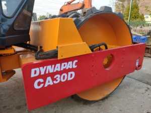 Rodillo compactador usado DYNAPAC CA30D con tambor único, componente central de rodillo de neumático, motor y bomba - Product Image 6