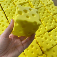 Jouet sensoriel anti-stress portable en silicone ultra-doux en forme de mini cube de tofu pour adultes