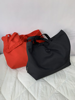Bolso Tote de Nylon para Mujer, Color Rojo Tomate, Tejido con Brillo, Combinación de Colores Carmesí, Rubí y Vermelión, Bolsos Híbridos, Venta al Por Mayor