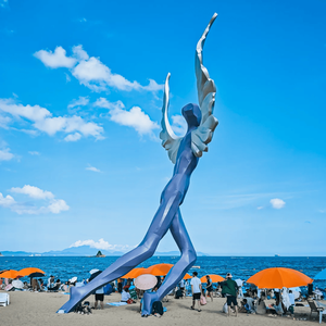 Escultura Humana Alada Abstracta Gigante de Fibra de Vidrio Personalizada, Estatua de Ángel Facetada para Plaza Pública, Instalación Artística Emblemática Turística - Product Image 3