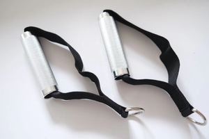 อุปกรณ์ออกกำลังกาย INIKO ด้ามจับอะลูมิเนียมสีเงิน พร้อมห่วงรูปตัว D น้ำหนัก 1320 กรัม ขนาด 130x30 มม. อุปกรณ์เสริมสำหรับฟิตเนสและยิม - Product Image 3