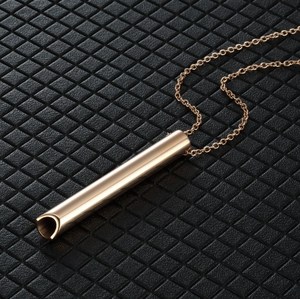 Venta al por mayor Mindfulness colgante silbato regula la respiración alivia collar joyería para hombres y mujeres - Product Image 3