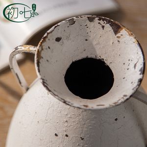 Jarrón Metálico Estilo Rústico Francés con Asa, Acabado Envejecido, Adorno de Escritorio, Accesorio para Estudio Fotográfico - Product Image 4