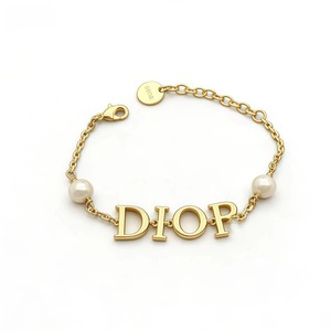 Fade-resistant and High Color Retention D-letter Bracelet, Fashionable Letter Pearls, Light Luxury and High-grade Feeling - Product Image 1