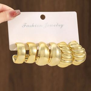 Ensemble de boucles d'oreilles pour femmes, style classique minimaliste européen, motif ours en forme de cœur, créoles géométriques en alliage plaqué or, vente en gros - Product Image 2