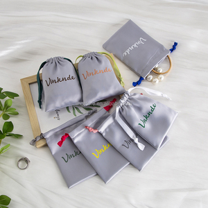 Bolsa de Regalo de Joyería de Seda Gris Personalizada, Bolsas con Cordón de Buena Calidad de 7*9cm con Cinta y Anillo, Bolsa Contenedora de Joyería Personalizada - Product Image 2