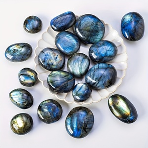 Pierre de paume en <span class=keywords><strong>labradorite</strong></span> polie en gros, pierre de <span class=keywords><strong>labradorite</strong></span> bleue, cristal de guérison, forme libre - Product Image 2