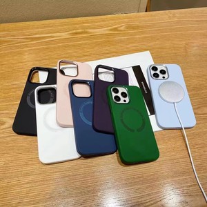 Coque de téléphone minimaliste en silicone liquide magnétique pour <span class=keywords><strong>iPhone</strong></span> 17 16 15 <span class=keywords><strong>14</strong></span> 13 Pro Max avec bouton métallique et recharge sans fil, coque arrière - Product Image 6
