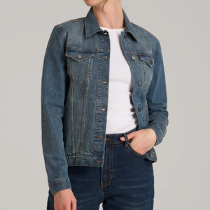 Veste pour femme Urban Motion conçue pour le streetwear contemporain, coupe douce et style quotidien polyvalent - Product Image 2