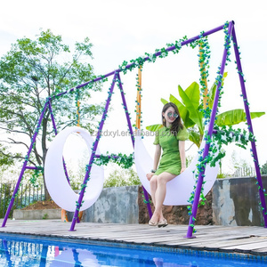 Centre de vente de la maison Centre de divertissement parent-enfant Balançoire de lune lumineuse Parc à thème extérieur Photographie Accessoires de fond Bail - Product Image 1