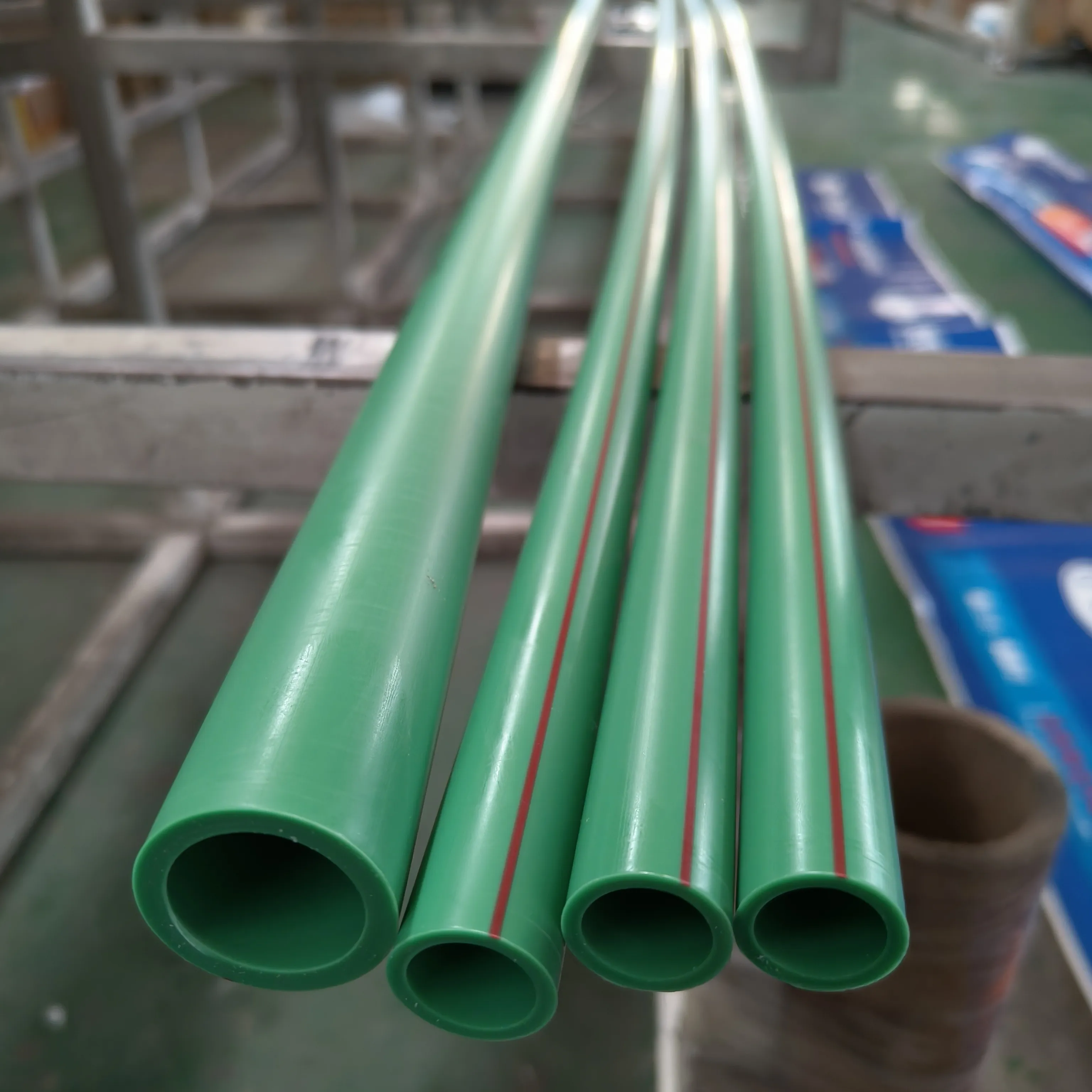 Raccords de tuyauterie en plastique PPR pour tube d'eau chaude tous types-liste de prix et service de traitement de coupe offert