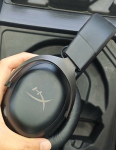 سماعة ألعاب لاسلكية <span class=keywords><strong>HyperX</strong></span> Cloud III فوق الأذن للكمبيوتر/PS5/PS4 مع عمر بطارية 120 ساعة وإلغاء نشط للضوضاء وصوت محيطي DTS ومنفذ <span class=keywords><strong>USB</strong></span> - Product Image 4