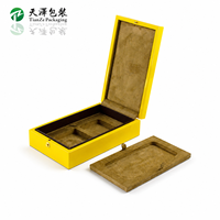 Emballage de parfum de luxe fait main sur mesure avec couvercle rabattable, insert en velours, logo personnalisé en couleur, boîte cadeau en bois brillant artisanal