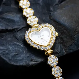 Reloj de pulsera con corazón elegante, joyería con diamantes