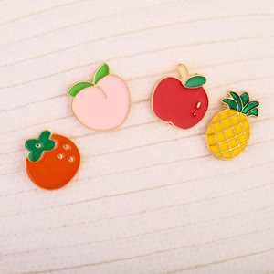 Insigne <span class=keywords><strong>de</strong></span> dessin animé mignon style estival insigne pomme ananas <span class=keywords><strong>fraise</strong></span> orange insigne métal artisanat accessoires personnalisés épingles en émail dur fruits - Product Image 2