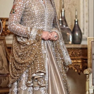 Robe longue Lehenga traditionnelle élégante de style indien/pakistanais avec broderie lourde Zardozi pour mariage - Product Image 1