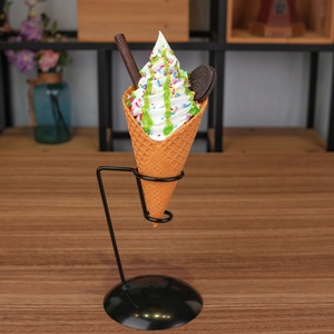 Modèle de simulation Big <span class=keywords><strong>Mac</strong></span>, cornet de crème glacée croustillant avec décoration de fruits - Product Image 5