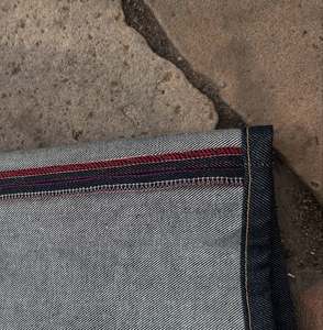Pantalones Vaqueros Personalizados de 16 Onzas con Hebilla Trasera, Tela Roja Salvage, Corte Japonés, Estilo Vintage, Pierna Recta Ancha, Denim Crudo con Borde Verde, Estilo Baggy - Product Image 4