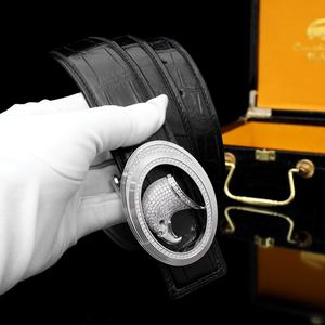 Cinturón de Cuero de Cocodrilo Personalizado, Lujoso y Clásico para Hombre, con Incrustaciones de Diamantes y Cabeza de Águila de Acero, Hecho a Mano - Product Image 1