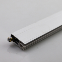 Joint de porte à rouleaux automatique pour porte pivotante à ouverture supérieure ou inférieure, joint de porte automatique avec loquet à rouleaux
