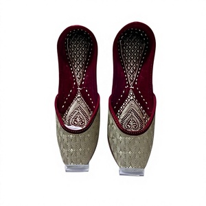 Chaussures en cuir de luxe pour femmes BS INTERNATIONAL, broderie florale, fermeture à boucle, talon plat traditionnel, tendance mode pour la marche - Product Image 2