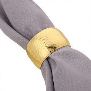 <span class=keywords><strong>Eleganti</strong></span> Anelli <span class=keywords><strong>Portatovaglioli</strong></span> Rotondi Martellati, Set Decorativo Oro e Argento per Banchetti e Matrimoni - Product Image 1
