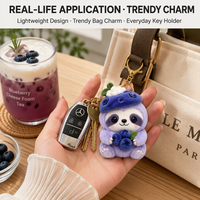 Porte-clés en peluche personnalisé OEM ODM, motif paresseux aux myrtilles, mignon animal de café, breloque de sac, design chapeau de fruit, boîte cadeau imprimée sur mesure CE UKCA ASTM