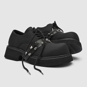 Chaussures à bout épais style punk pour hommes et femmes, chaussures Derby rehaussantes mates, chaussures de couple à plateforme cloutées subculturelles - Product Image 1