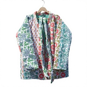 Veste Kimono matelassée artisanale en coton indien patchwork Kantha, écologique, respirante, mode automne-hiver, coupe classique - Product Image 1