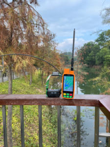 ปลอกคอติดตามสุนัขล่าเหยื่อ eSEEK 4G VHF พร้อมเครื่องฝึกและระบบติดตามแบบเรียลไทม์ผ่าน PDA สำหรับสุนัขล่าเหยื่อ กันน้ำ สำหรับใช้งานกลางแจ้ง - Product Image 1