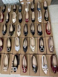 تشكيلة أحذية نسائية بكعب موديل جديد بمقدمة ضحلة وكعب عريض مناسبة للعمل والفساتين للبيع بالجملة - Product Image 4