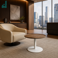 Table ronde moderne de luxe en bois grainé avec piétement unique en métal blanc, idéale pour bureau privé ou réception commerciale