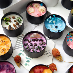 Bougie en cire de soja parfumée botanique saine de 8 oz, design de fleurs séchées en cristal, boîte en étain pour Diwali, fête des pères - Longue durée de combustion, fabrication artisanale - Product Image 5