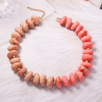 Collier ras du cou superposé en résine perlée noué à la main, coloré, pour femme, idéal pour les vacances, bijoux fantaisie tendance